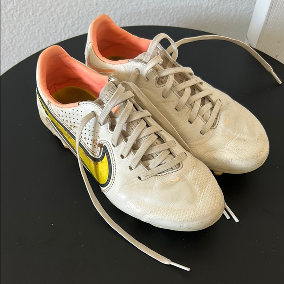 Nike Other - Nike Tiempo Girls Cleats - EUC - Size 4.5